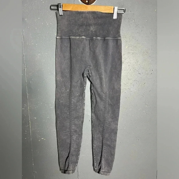 Free People Good Karma Legging.  Size M/L - Picture 2 of 5